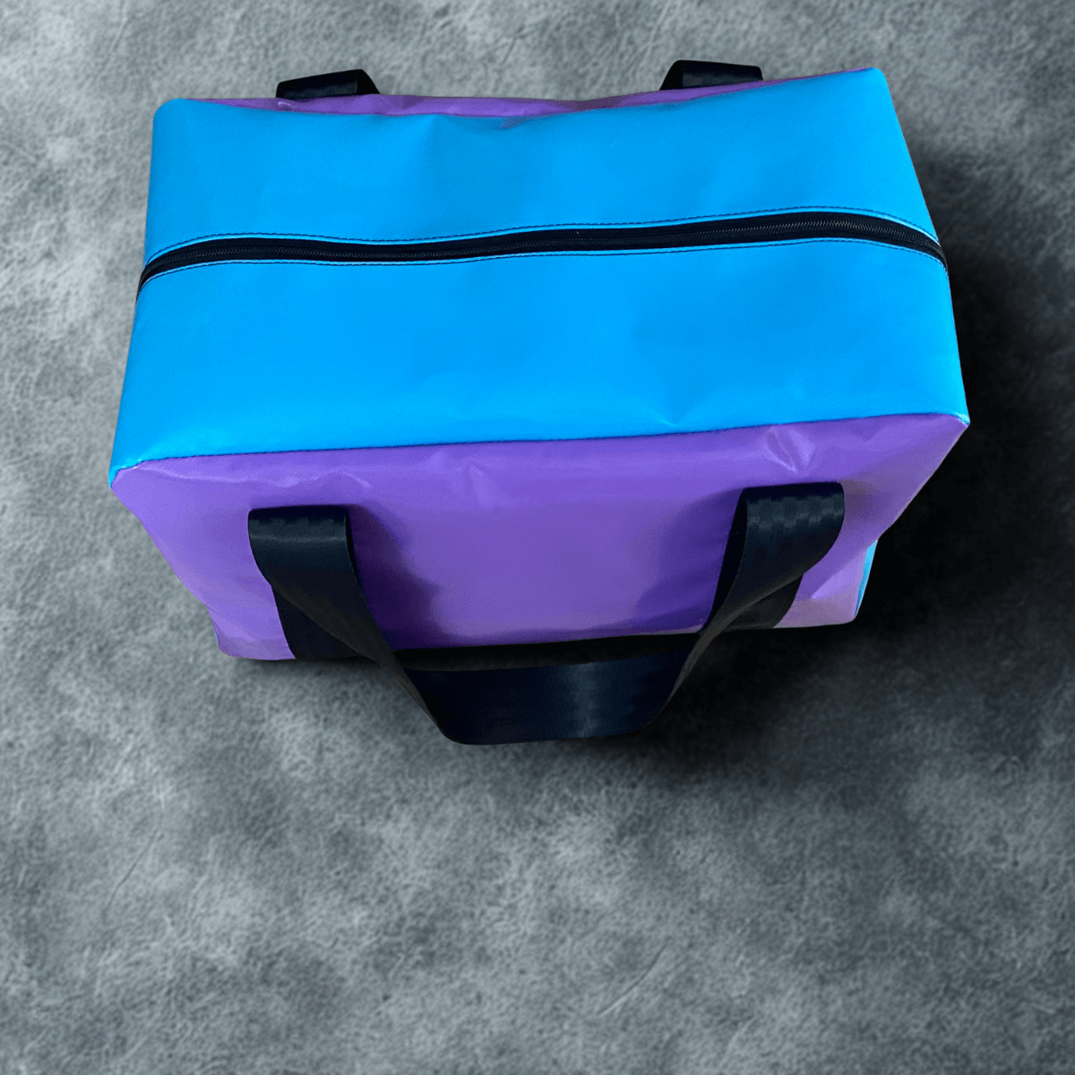 Durable Weekend Gear Bag with heavy-duty construction, spacious interior, and reinforced handles – suitable for travel, gym, or everyday carry.