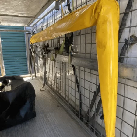 210 cm x 12 cm protective gear bag with reinforced hanging tags for secure ute storage.